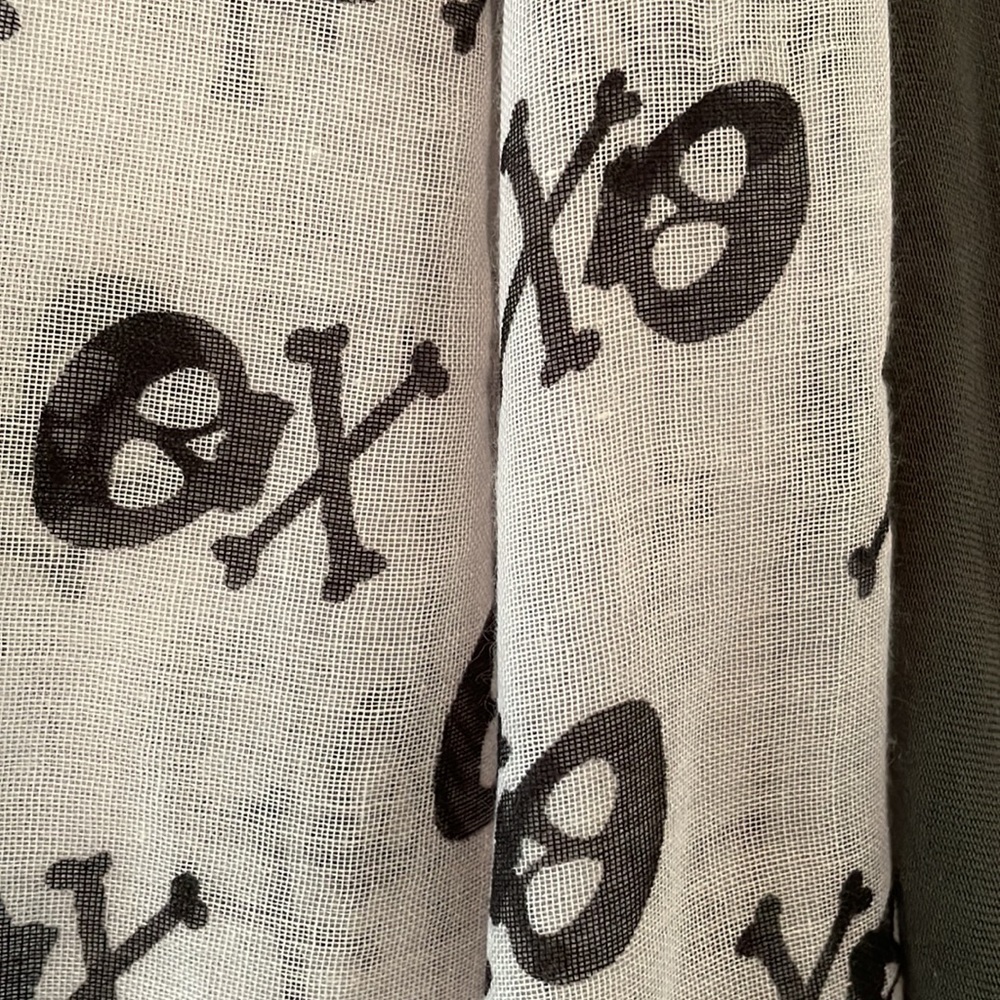 Skull and Bones Scarf- infinity Halloween - Picture 3 of 5